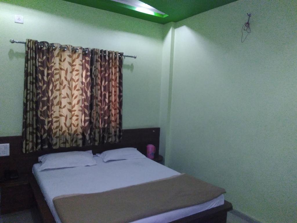 Sri Sai Sannidhi Shirdi Exterior foto